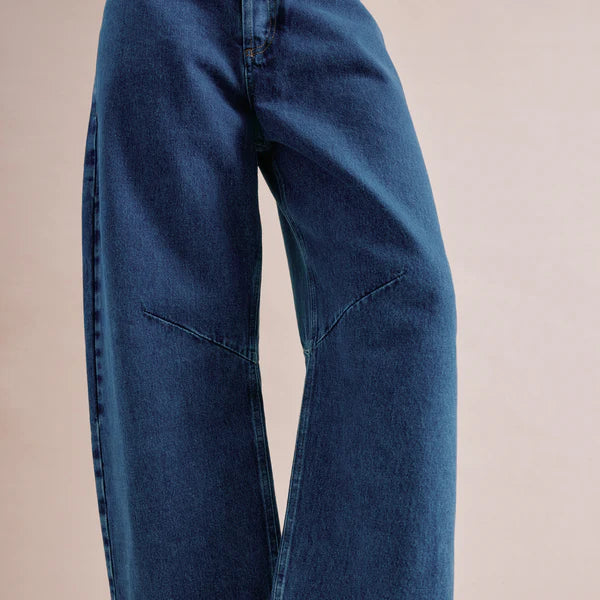 Relaxed Mid-Rise Barrel Jeans