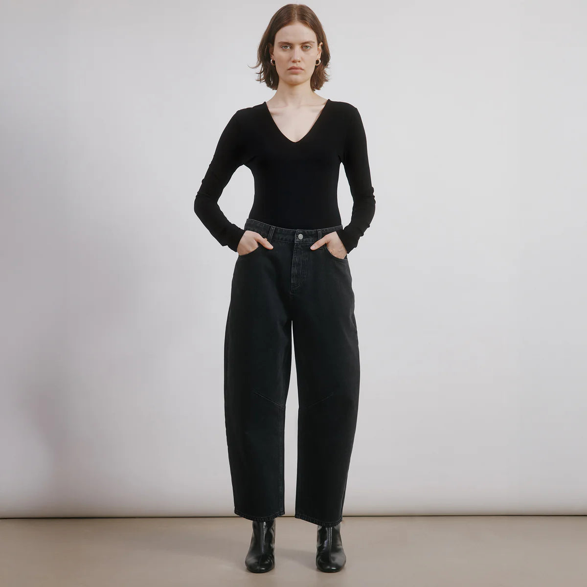 Black Mid-Rise Barrel Jean